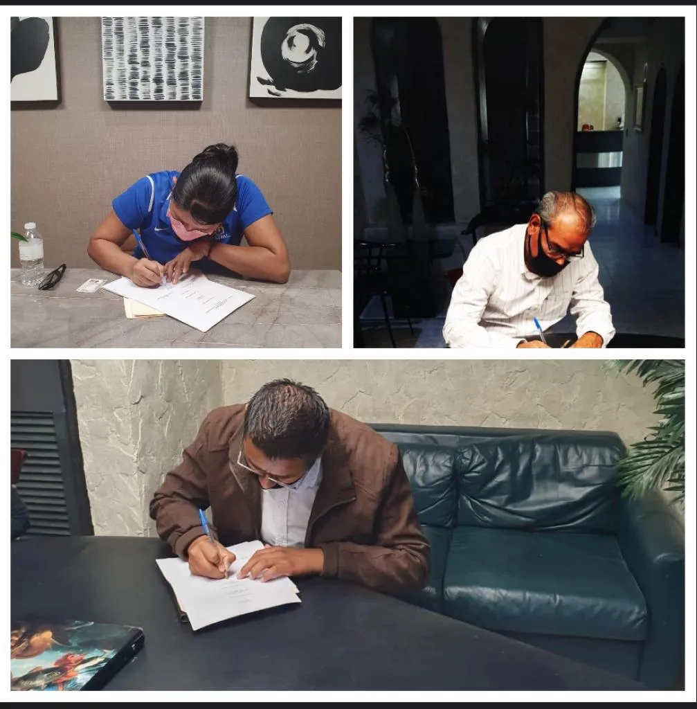 Familia firmando con IF Bienes Raíces